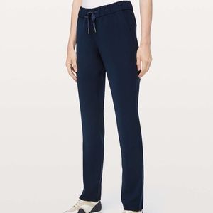 Lululemon On the Fly 31" Navy Size 6